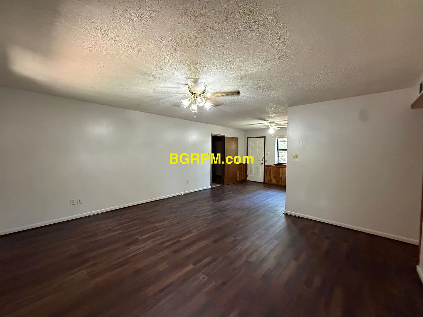 3 BD, 1 1/2 BA, home in Sherwood — Photo 2