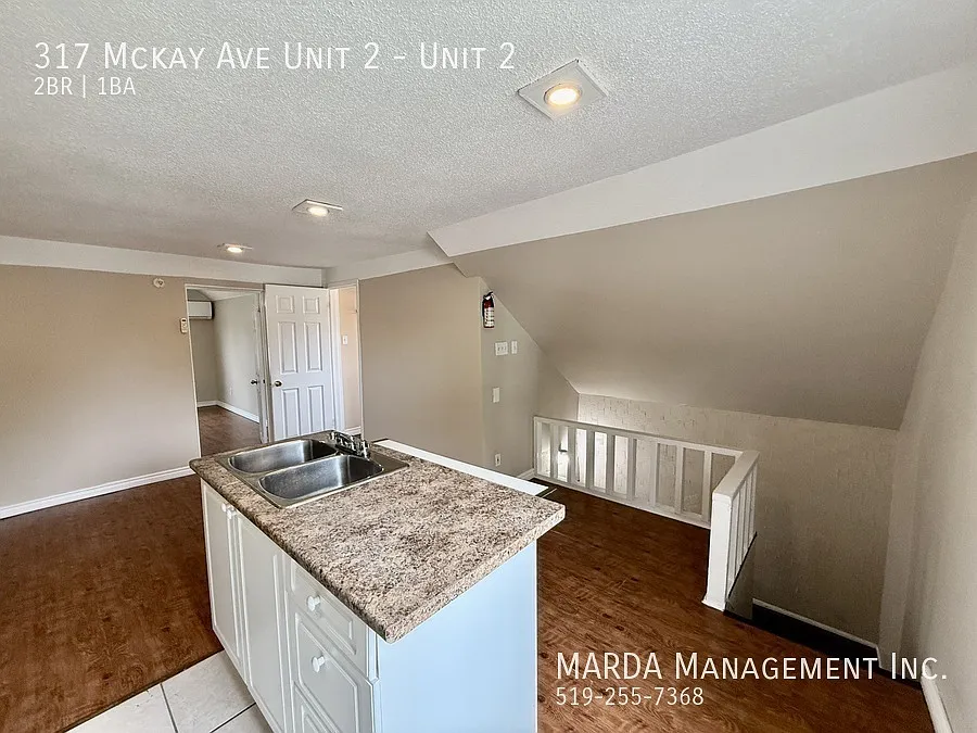 Charming 2 Bed/1 Bath Between West Windsor + Hydro — Photo 3