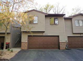 2366 Hillwood Dr E, Maplewood, MN 55119