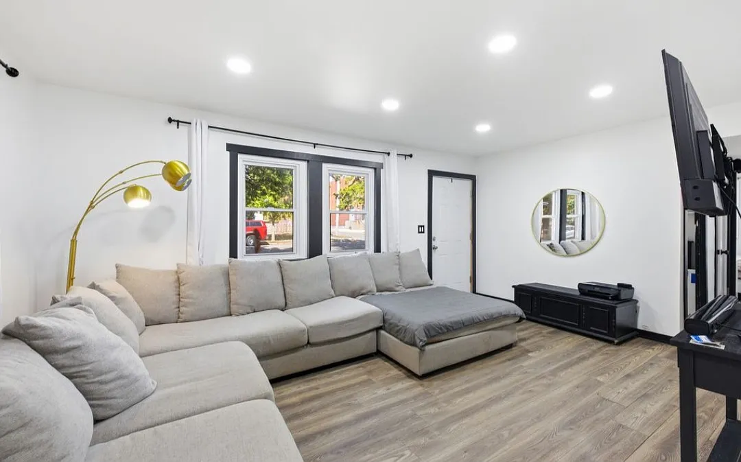 3 bed, 864 sqft, $1,500 — Photo 2