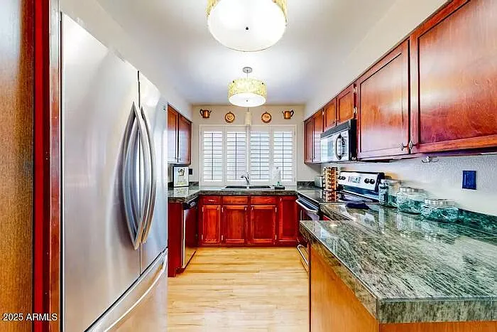 3 bed, 2.0 bath, 1273 sqft, $2,495 — Photo 2