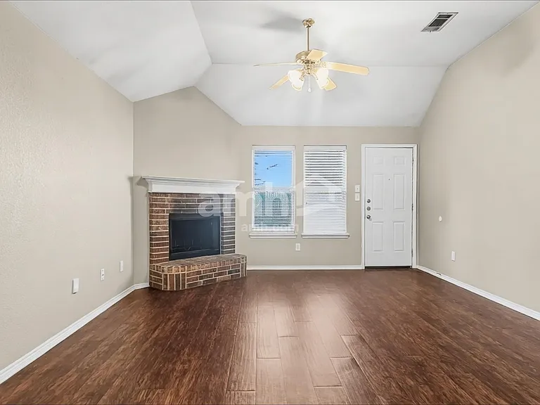 912 Buffalo Springs Dr — Photo 8