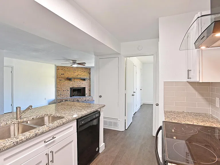 2227 Newbury Dr — Photo 5