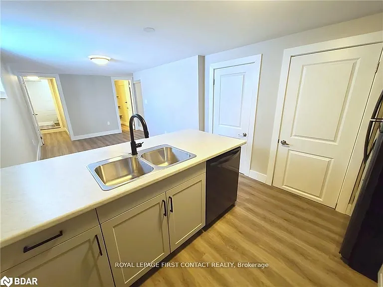 320 Mississaga St W #2 — Photo 3