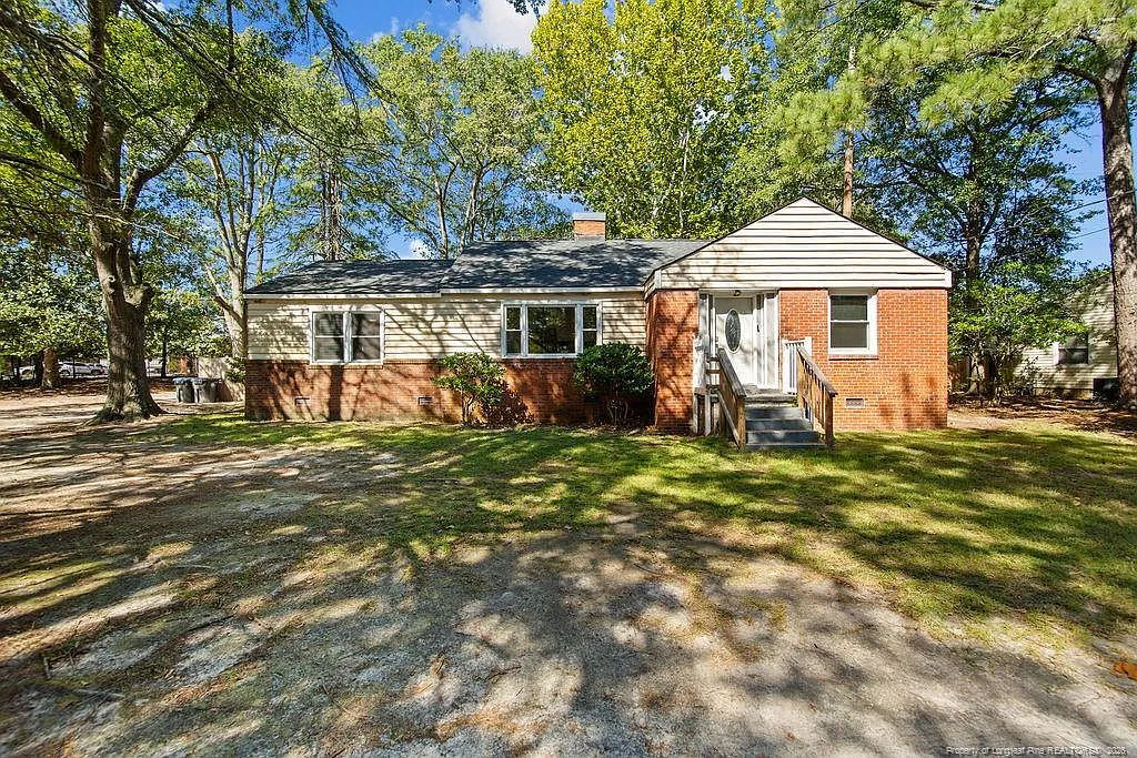 3 bed, 2.0 bath, 1585 sqft, $1,300 — Photo 1