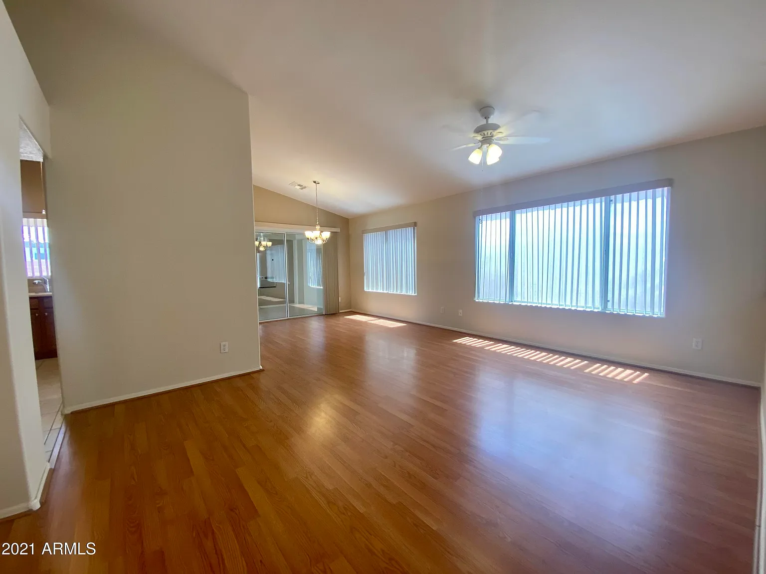 2 bed, 2.0 bath, 1081 sqft, $1,650 — Photo 2