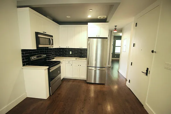 Rented by Delmark Realty LLC | media 11