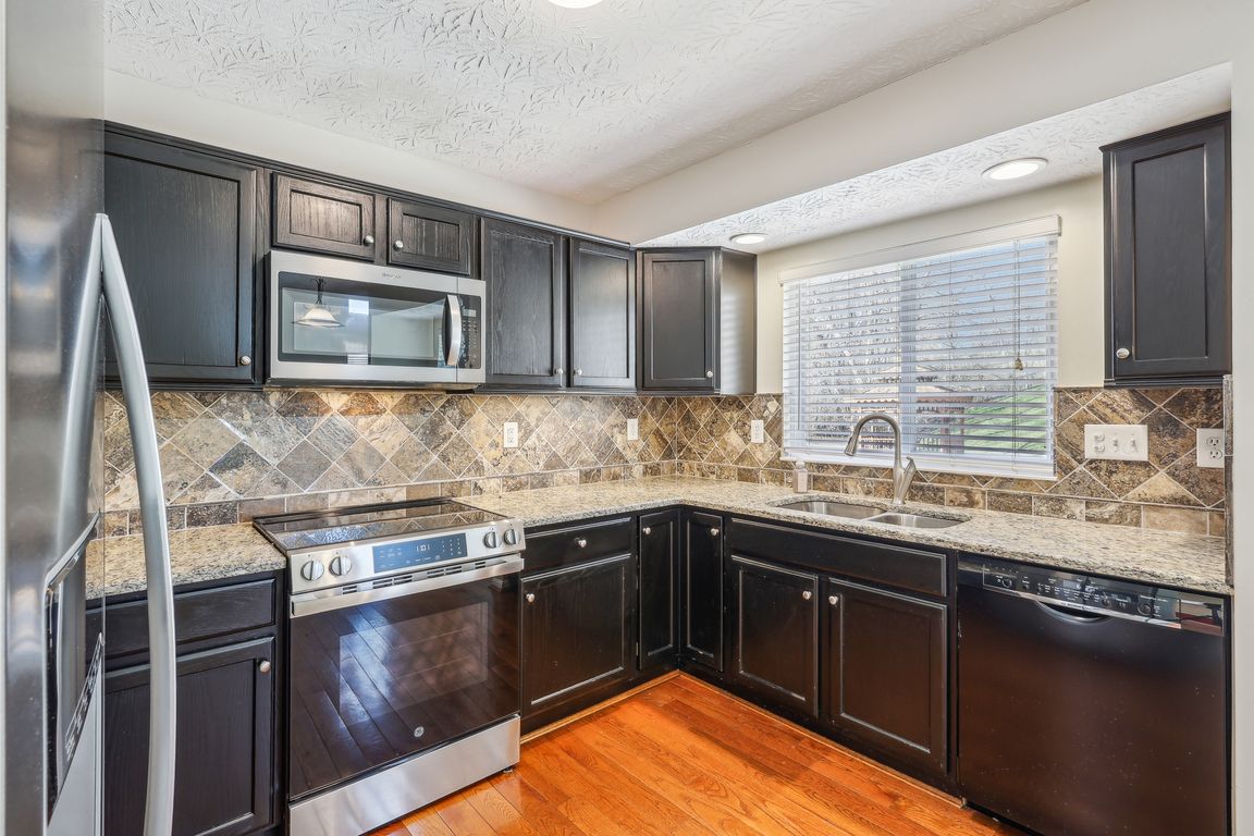 Rockledge Ct-017.jpg