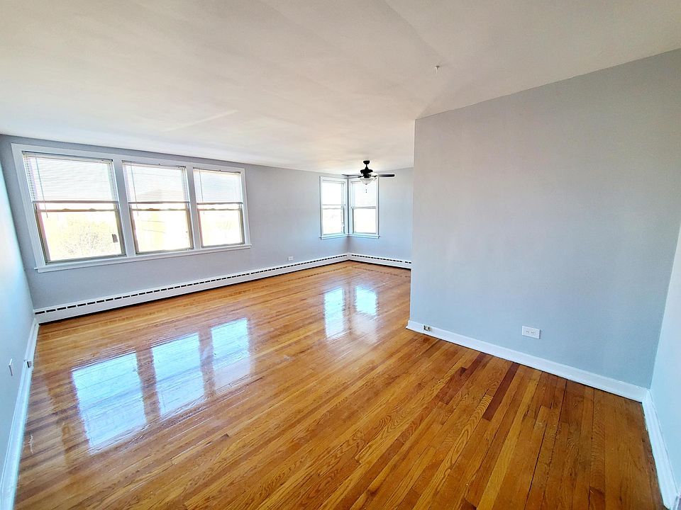 1st image of 2400 W Farragut Ave #3
