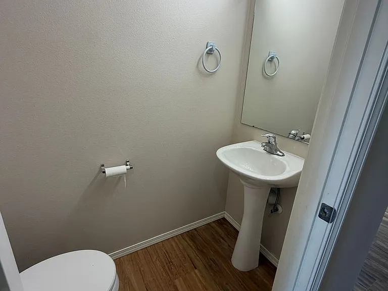 4115 Geranium Loop NE — Photo 7