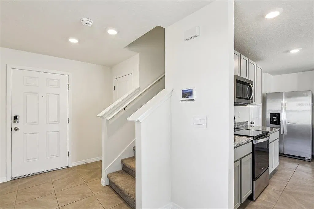 4 bed, 2.5 bath, 2238 sqft, $2,400 — Photo 4