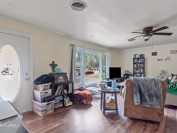 5th image of 403 Lakeshore Dr