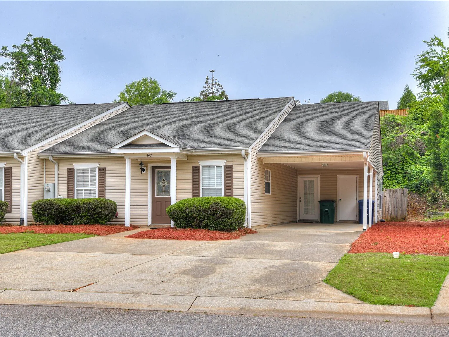 2 bed, 2.0 bath, 1334 sqft, $2,200 — Photo 1