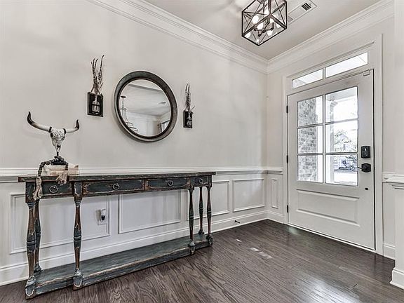2nd image of 304 Lakeway Cir
