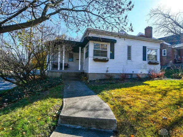 2 Acacia Dr, Oakwood, OH 45409