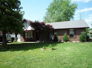 1101 W Callahan Dr, Rogers, AR 72758