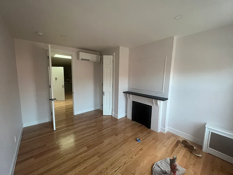 47-18 Vernon Blvd #3R — Photo 8