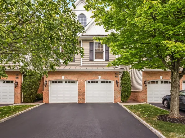 246 Roosevelt Way #11103, Westbury, NY 11590