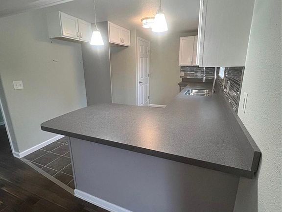 3rd image of 839 Echo Ave