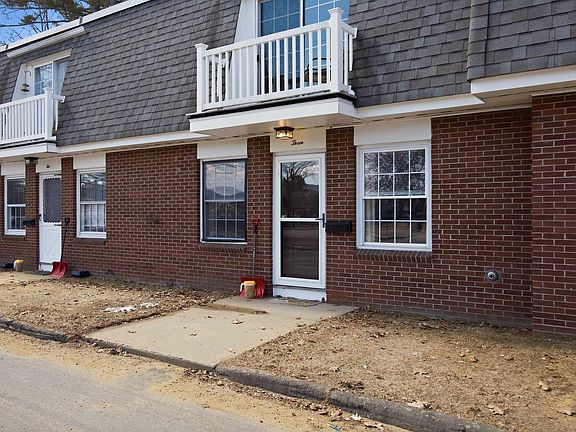 3rd image of 934 Main Street #3