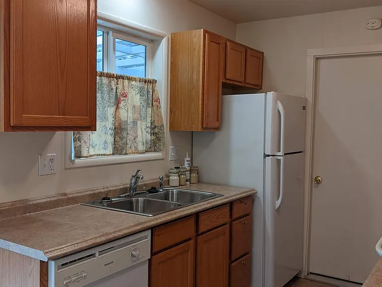 880 & 890 E 37th Ave — Photo 7