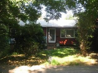9 Elizabeth St, Amesbury, MA 01913