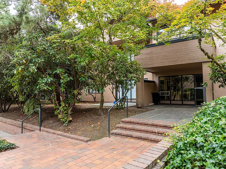 The Regent at Bellevue Way Apartments — Photo 45