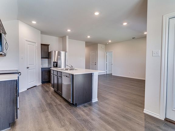 4th image of 2315 San Jacinto Way