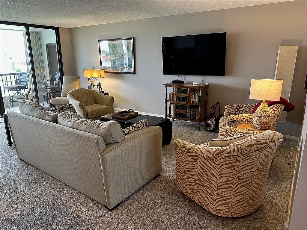 2 bed, 2.5 bath, 1624 sqft, $12,000 — Photo 4