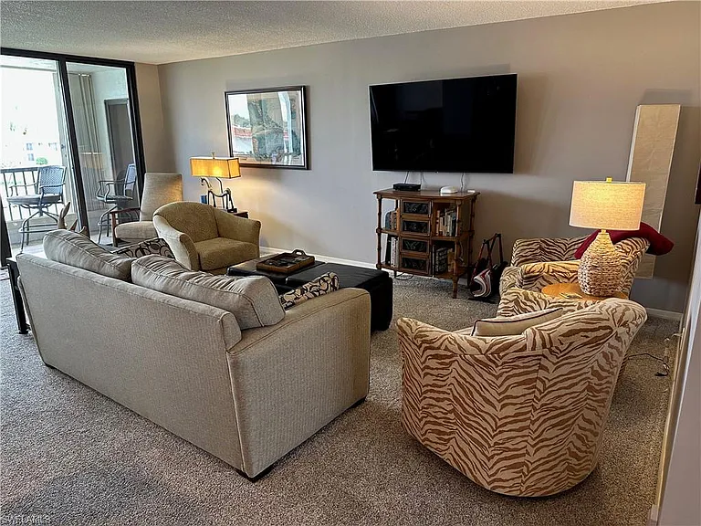 2305 Gulf Shore Blvd N #313 — Photo 4