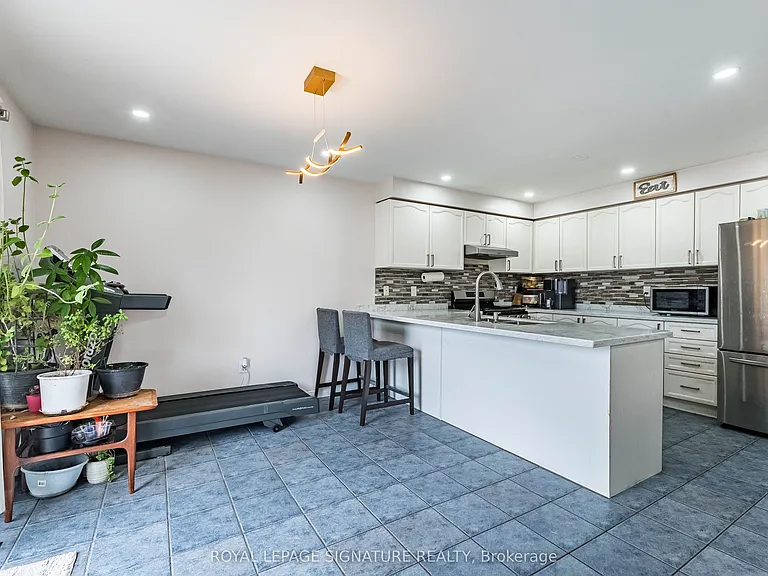 35 Whitehouse Cres — Photo 25