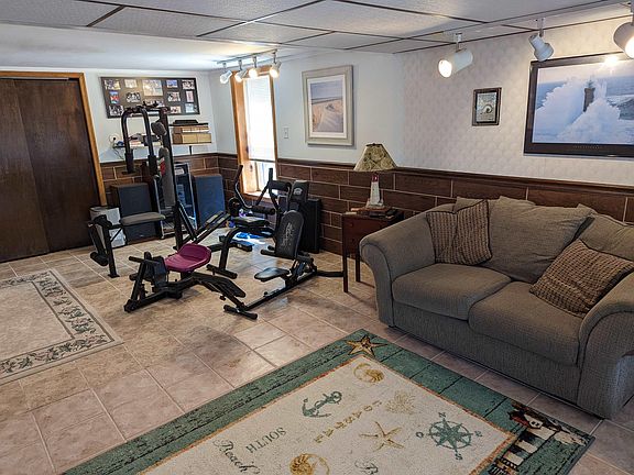 3rd image of 211 W Maple Ave