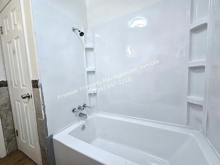826 W Pearl St — Photo 13