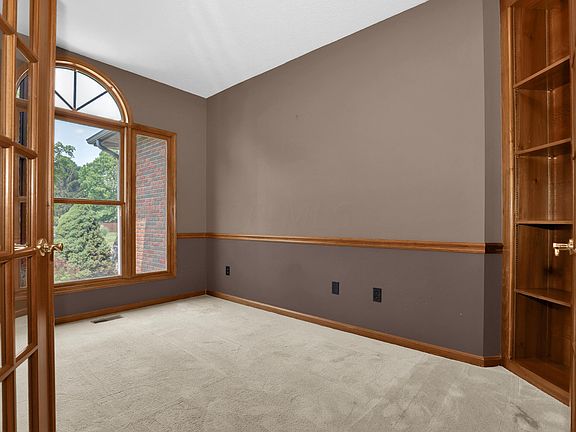 4th image of 716 Creekside Dr