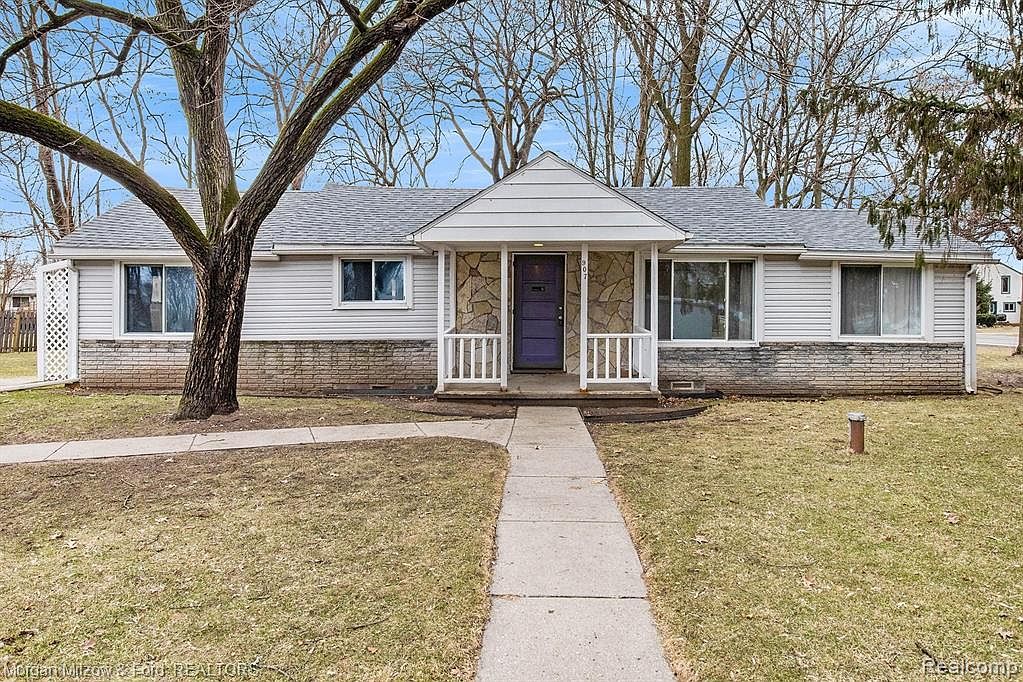 907 W Oakley Park Rd, Commerce Township, MI 48390 | Zillow