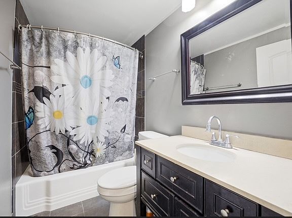 5th image of 214 N Pleasant Dr