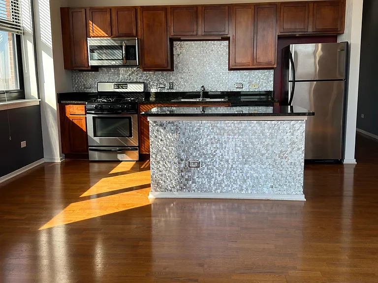 2323 W Pershing Rd #613 — Photo 1