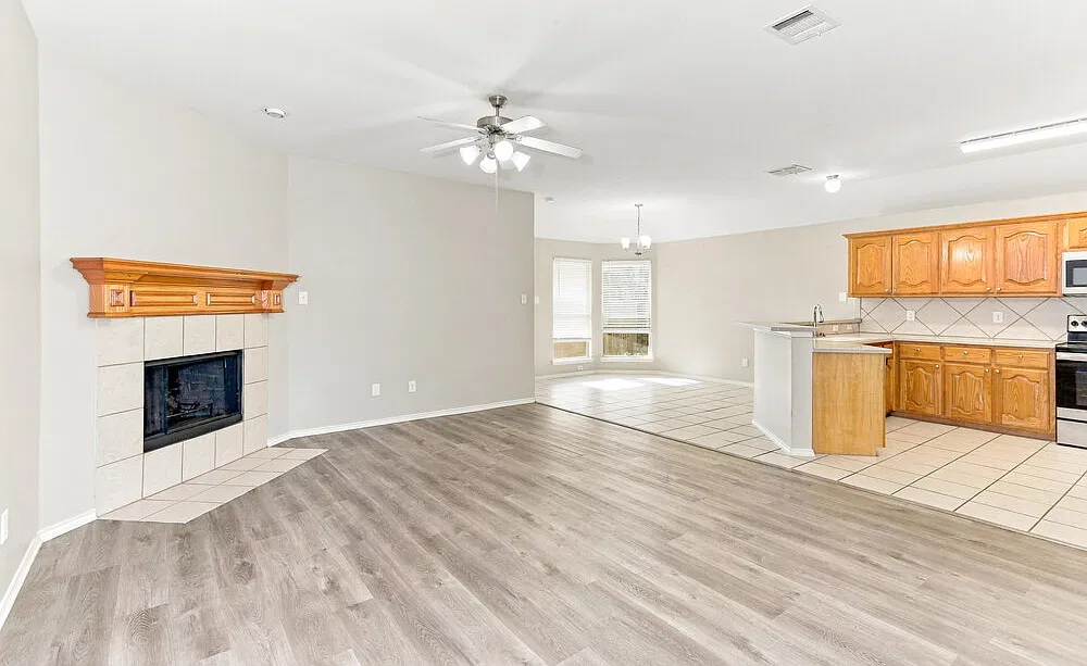 5 bed, 2.5 bath, 2603 sqft, $2,300 — Photo 3