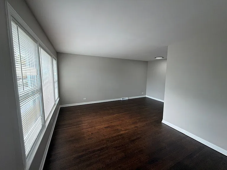 9756 S Lowe Ave — Photo 3