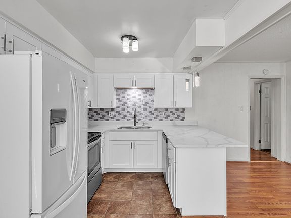 5th image of 4019 Francis Lee Dr