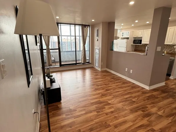 25 Kensington Rd #1903, Brampton, ON L6T 3W8