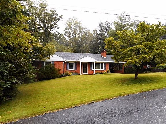 4th image of 129 Yorkshire Cir