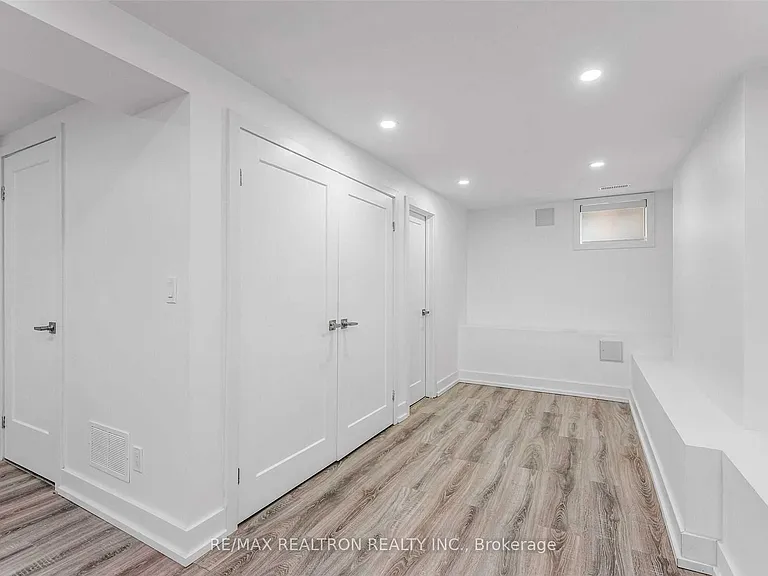 76 Lawrence Ave W — Photo 10