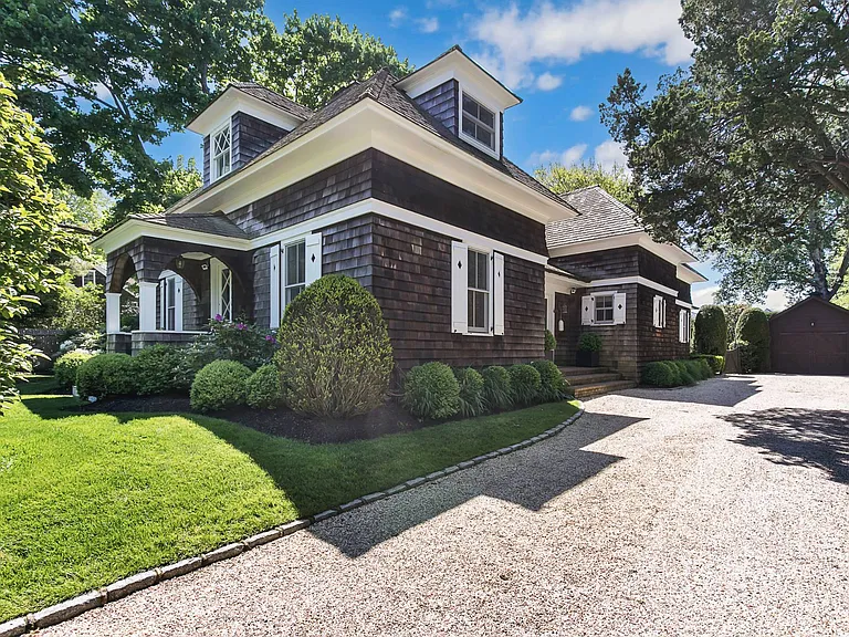 124 Meeting House Ln — Photo 34