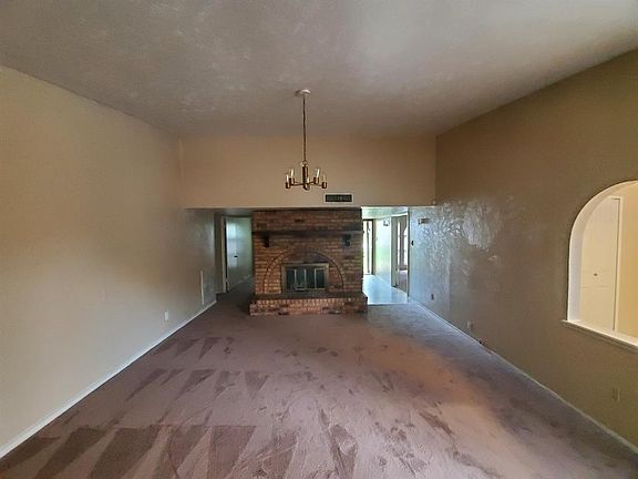 5th image of 3718 Red Oak Dr