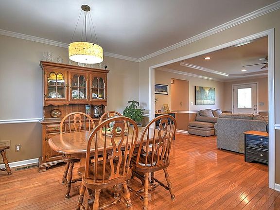 5th image of 3935 Glen Alpine Dr