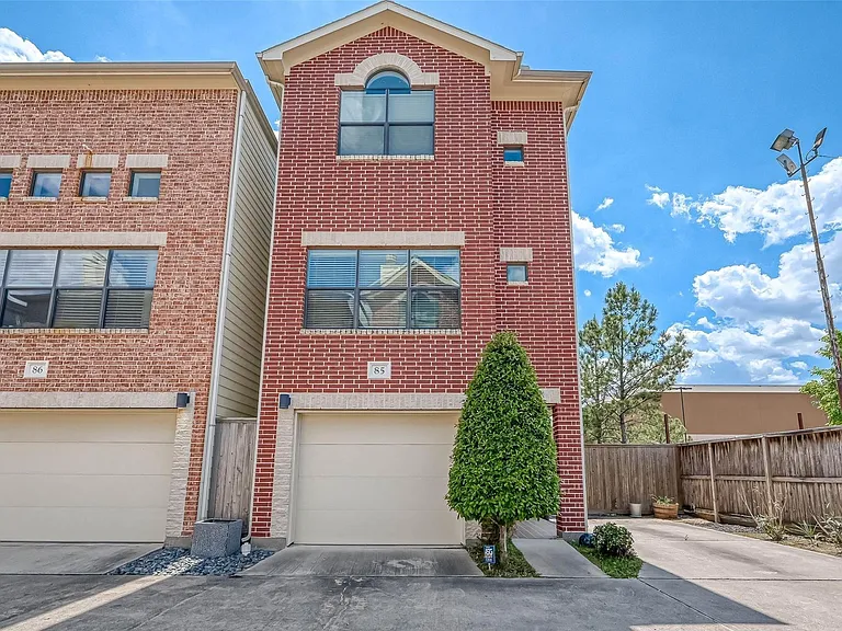650 Westcross St #85 — Photo 1