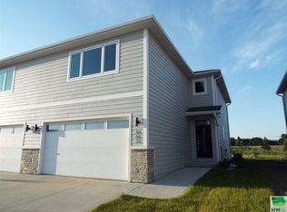 663 Prairie Blvd, Dakota Dunes, SD 57049