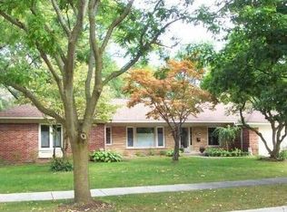 1110 N Renaud Rd, Grosse Pointe Woods, MI 48236