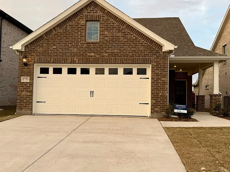 1733 Arches Rd — Photo 2